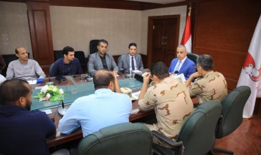 محافظ سوهاج يبحث استعدادات تشغيل مجمعات الخدمات الحكومية بقرى «حياة كريمة»