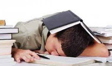 أستاذ طب نفسي: السهر يؤدي إلى مرض الزهايمر