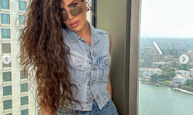 «بالكيرلي والجينز».. إطلالة جديدة لصبا مبارك تخطف الأنظار