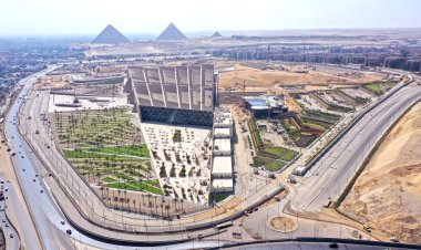وزير السياحة والآثار يتابع تطورات مشروع المتحف المصري الكبير