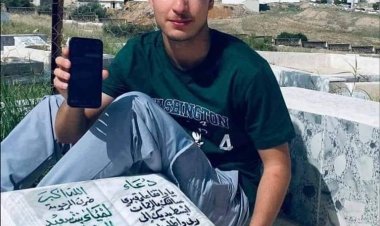 طالب تونسي يحتفل بنجاحه أمام قبر أمه: "أنت الدنيا ودونك الحياة ظلام"