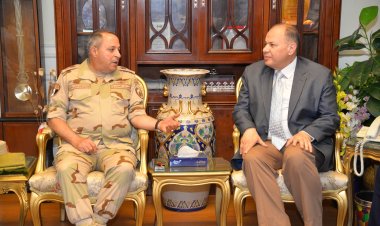 محافظ أسيوط يستقبل قائد المنطقة الجنوبية العسكرية وقيادات المنطقة للتهنئة بعيد الأضحى المبارك