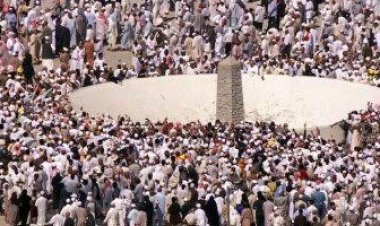 هل يجوز إنابة شخص لرمي الجمرات عن الحاج؟.. الإفتاء تجيب