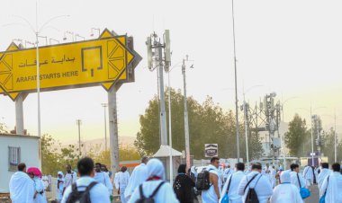 حجاج بيت الله الحرام يفدون إلى عرفات لأداء ركن الحج الأعظم