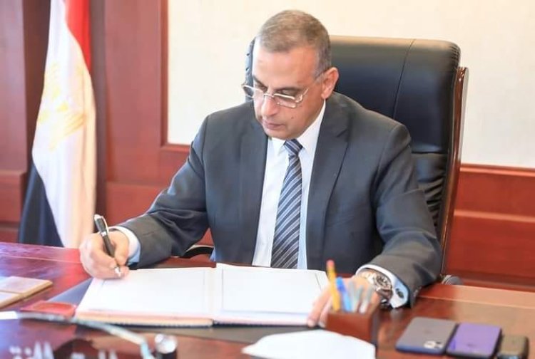 محافظ سوهاج يعتمد ترقية 908 معلم وأخصائي اعتبارًا من يناير 2023
