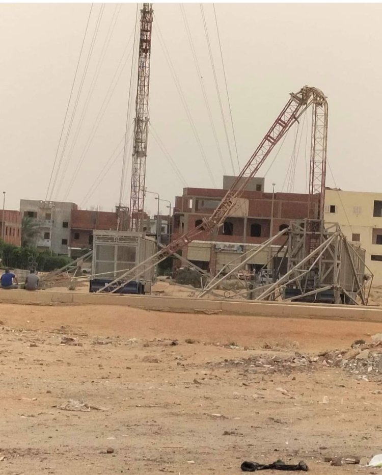 سقوط شبكة محمول في الحى الـ 14 بالعاشر من رمضان بسبب العاصفة الترابية