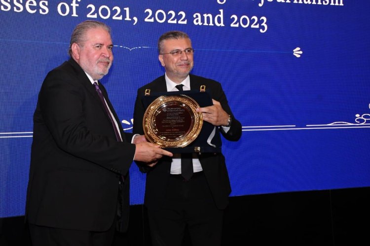 عمرو الليثي: فخور بحصولي علي جائزة الإنجاز مدى الحياة من الجامعة الأمريكية