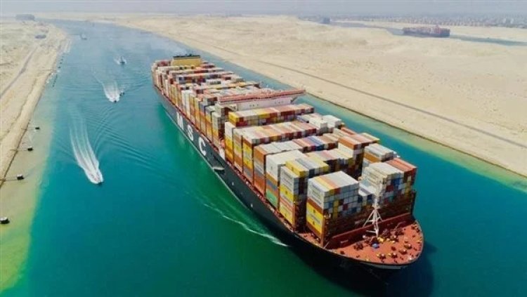 بعد تعطل ناقلة بترول.. رئيس هيئة قناة السويس: «الموقف تحت السيطرة وسيتحرك المركب خلال أقل من ساعة»