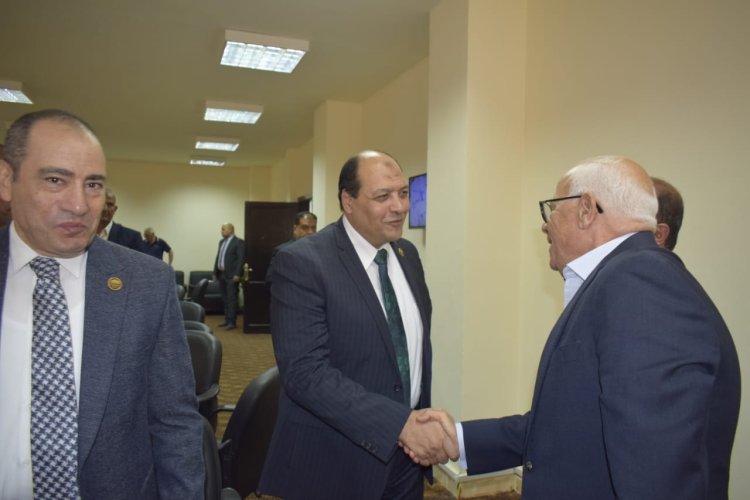 «لجنة الصناعة بالنواب» تشيد بجهود محافظة بورسعيد فى الإرتقاء بالمنطقة الصناعية