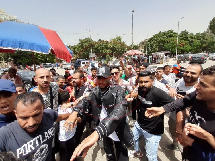 خاص| محمد رمضان بـ «چاكيت جلد في عز الحرّ» بسبب تصوير «ع الزيرو» (صور)