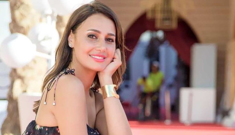 نجوم الفن يهاجمون حلا شيحة بعد قرار عودتها للتمثيل