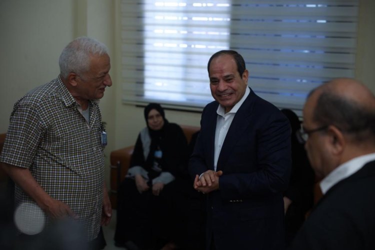 الرئيس السيسى يتفقد دار مسنين الأبعادية فى البحيرة .. ويطمئن على النزلاء
