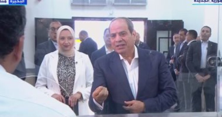 الرئيس السيسي لموظفى الخدمات التكنولوجية بالأبعادية: «هدفنا خدمة الناس»