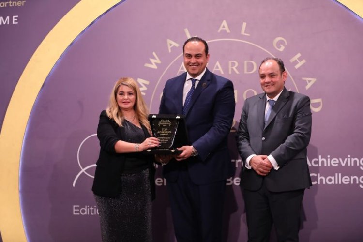 تكريم «رئيس هيئة الرعاية الصحية» بجائزة الإنجاز المؤسسي للقيادة الاستثنائية
