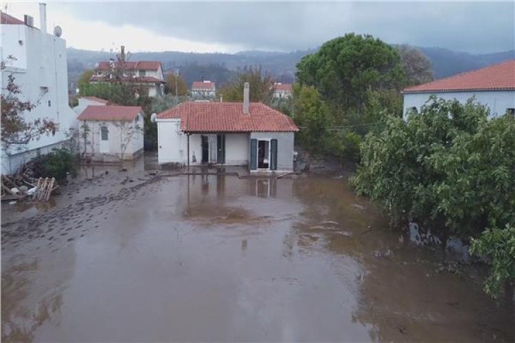 «بسبب التغيرات المناخية».. فيضانات قوية تضرب اليونان