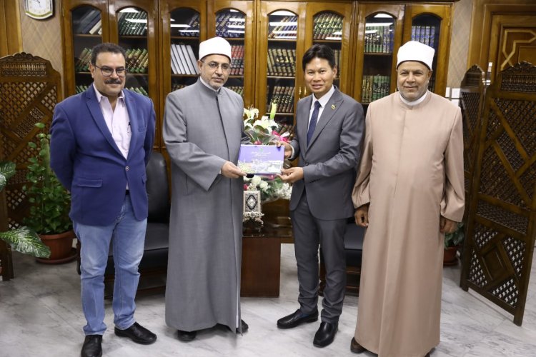 سفير بروناي بالقاهرة يشيد بجهود الأزهر الشريف في نشر الوسطية والاعتدال في العالم