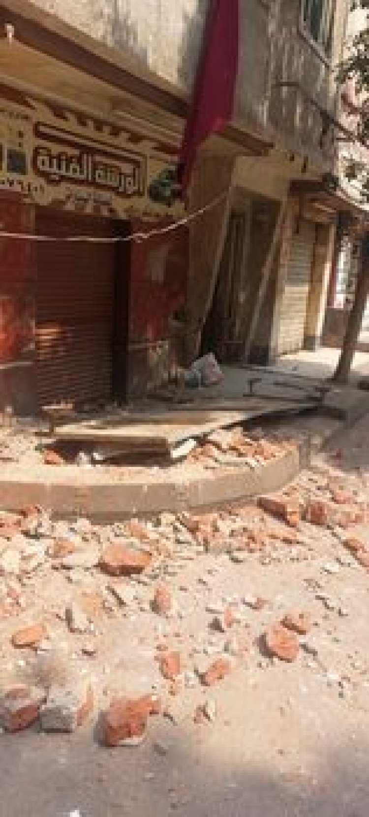 سقوط جزء من «بلكونة» عقار بشارع الجزائر بالعمرانية دون وقوع إصابات