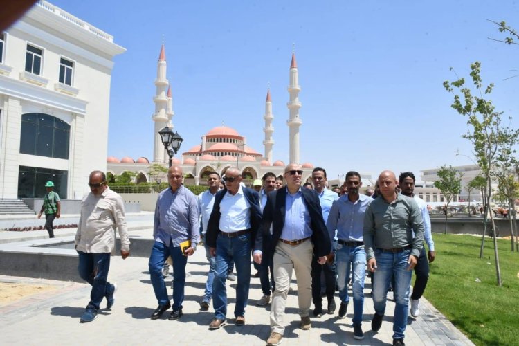 وزير الإسكان يتفقد مشروعات المدينة التراثية والداون تاون والحى اللاتيني بالعلمين الجديدة