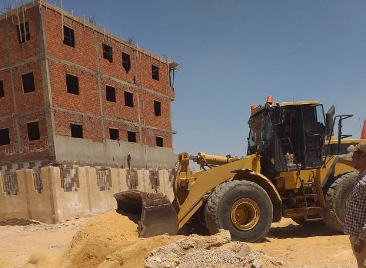القبض على 3 أشخاص استولوا على حفار بمدينة بدر 