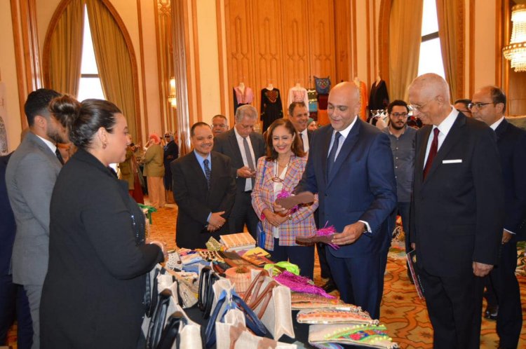 تحت رعاية وزارة الخارجية.. افتتاح معرض المنتجات المصرية والتراثية «اشتري فن مصري»