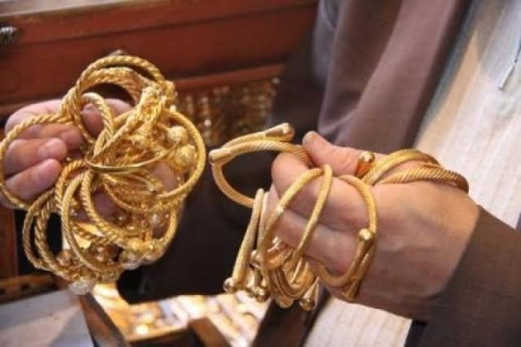 ضبط سيدة لقيامها بسرقة أموال ومشغولات ذهبية من داخل شقة بالساحل