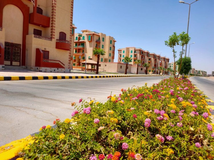 وزير الإسكان يُتابع تنفيذ مشروعات مدينة قنا الجديدة