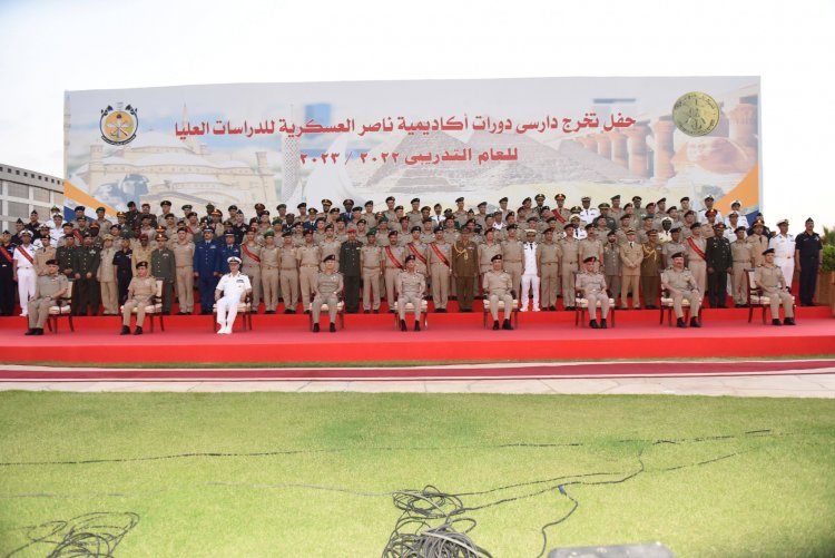 وزير الدفاع يشهد تخرج دورات جديدة من دارسى أكاديمية ناصر العسكرية