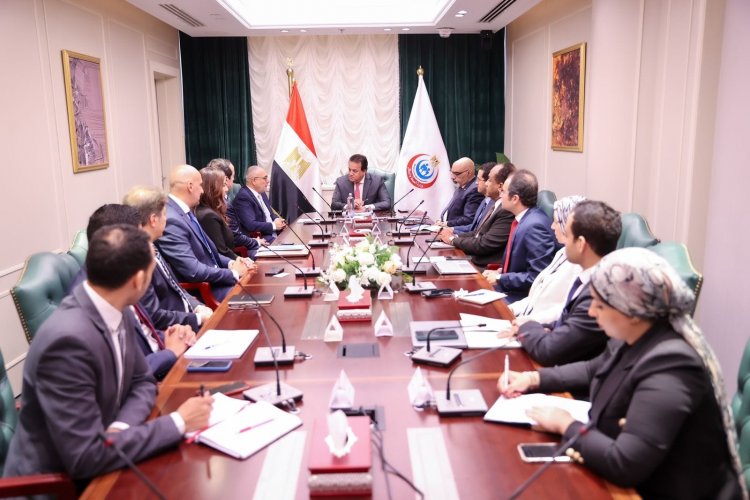 وزير الصحة يعقد اجتماعًا مع شركة «أبوت» ويتابع خطة تأمين عيد الأضحى