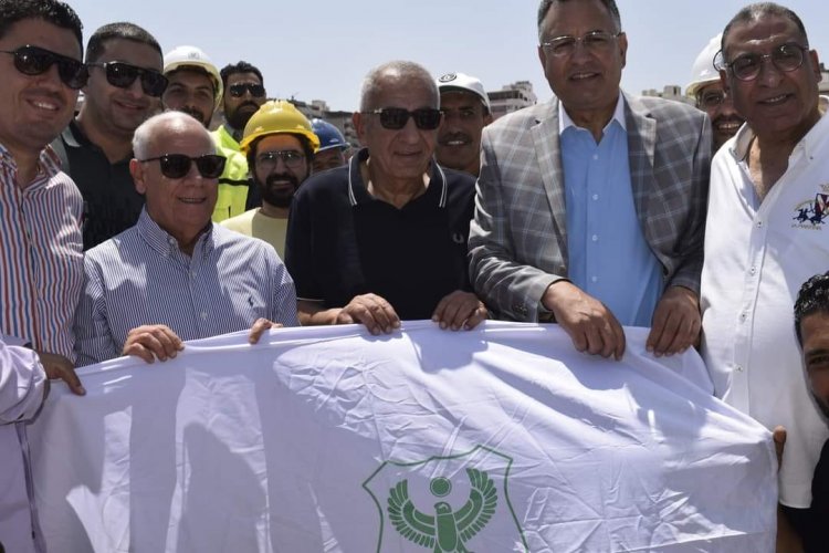 محافظ بورسعيد يتابع استعدادات المصرى للقاء فيوتشر بكاس الرابطة