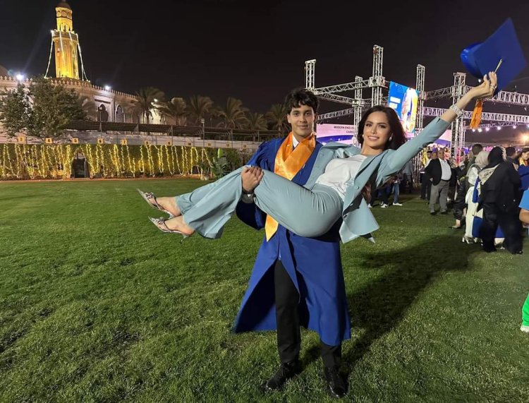 آخر أخبار آمال ماهر بعد صورها مع ابنها في تخرجه