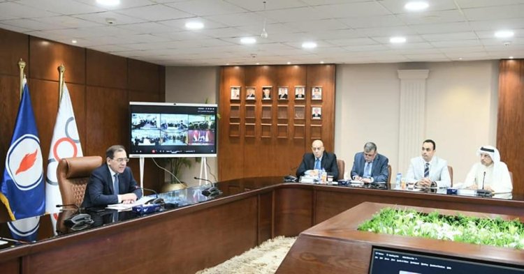 «الملا» يترأس الاجتماع الأول للجنة العليا لمتابعة تداول وتوزيع المنتجات البترولية