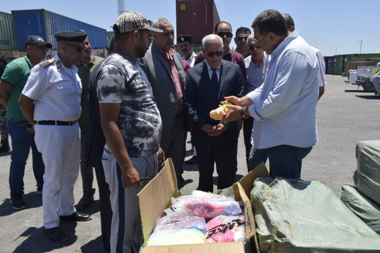 محافظ بورسعيد يتفقد ساحة «الصفا» داخل ميناء غرب بورسعيد