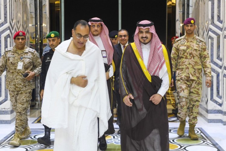 رئيس الوزراء يصل إلى جدة لأداء فريضة الحج