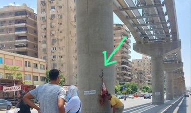 تحرير محضر إتلاف ممتلكات عامة للمتهم بتعليق اللحوم على عمود مونوريل