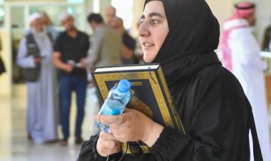 «الشؤون الإسلامية» توزع هدية خادم الحرمين الشريفين على الحجاج المغادرين بمنفذ حالة عمار