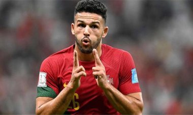 باريس سان جيرمان يُهدد صفقة هجومية وشيكة لمانشستر يونايتد