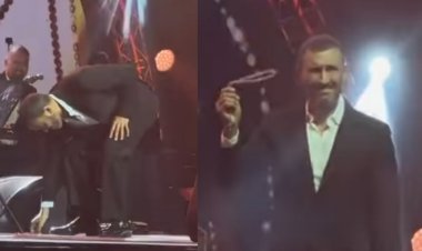 معجبة ترمي «سبحة» على كاظم الساهر في حفله بدبي.. ورد فعل مفاجئ منه