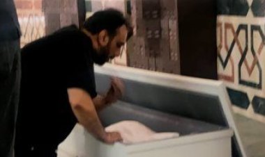 انهيار حميد الشاعري ومحمد محيي وحسام حسني أثناء جنازة الراحل علاء عبد الخالق