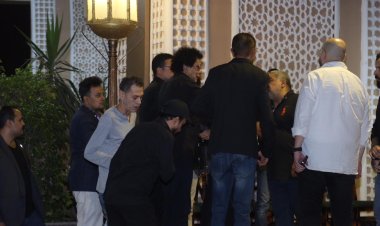 الكينج وإيهاب توفيق ورامي صبري  يقدمون واجب العزاء في علاء عبد الخالق