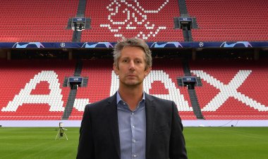 الأسطورة الهولندي فان در سار في العناية المركزة بسبب نزيف داخلي