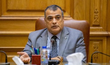 وزير الدولة للإنتاج الحربي يتلقى تقريرًا بموقف منظومة الشكاوى بالوزارة
