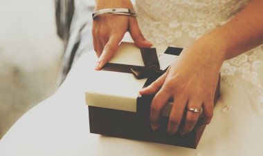 عروس للمعازيم: «متجيش إيد ورا وإيد قدام».. وتحدد: الهدية لا تقل عن 50 دولارًا