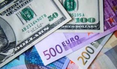 الدولار يحقق مكاسب عالمية لأول مرة منذ ثلاثة أسابيع