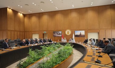 وزير التعليم العالي يعقد اجتماعًا مع مستشاريه بالجامعات الخاصة والأهلية وأفرع الجامعات الأجنبية