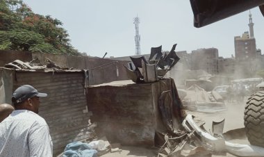 إزالة أكشاك وفتارين متعدية علي حرم سور محطة الصرف الصحي بالبوهي بحي إمبابة