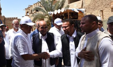 رئيس الوزراء يتفقد أعمال التنسيق الحضاري بميدان السوق وترميم الواحة القديمة