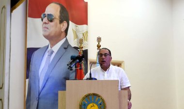 «مدبولي»  ينقل لأهالي مطروح وسيوة تحيات الرئيس.. ويؤكد استكمال المشروع ببحيرة "بهي الدين"