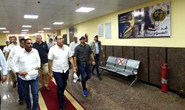 رئيس الوزراء يتفقد وحدة مرور سيوة