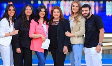لأول مرة.. ميمي جمال وابنتيها وأحفادها في ظهور خاص مع  منى الشاذلي