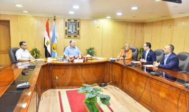 محافظ أسيوط يلتقى شباب مؤسسة «حياة كريمة» ويعلن دعمه الكامل لإطلاق مبادرة «فرصة حياة»